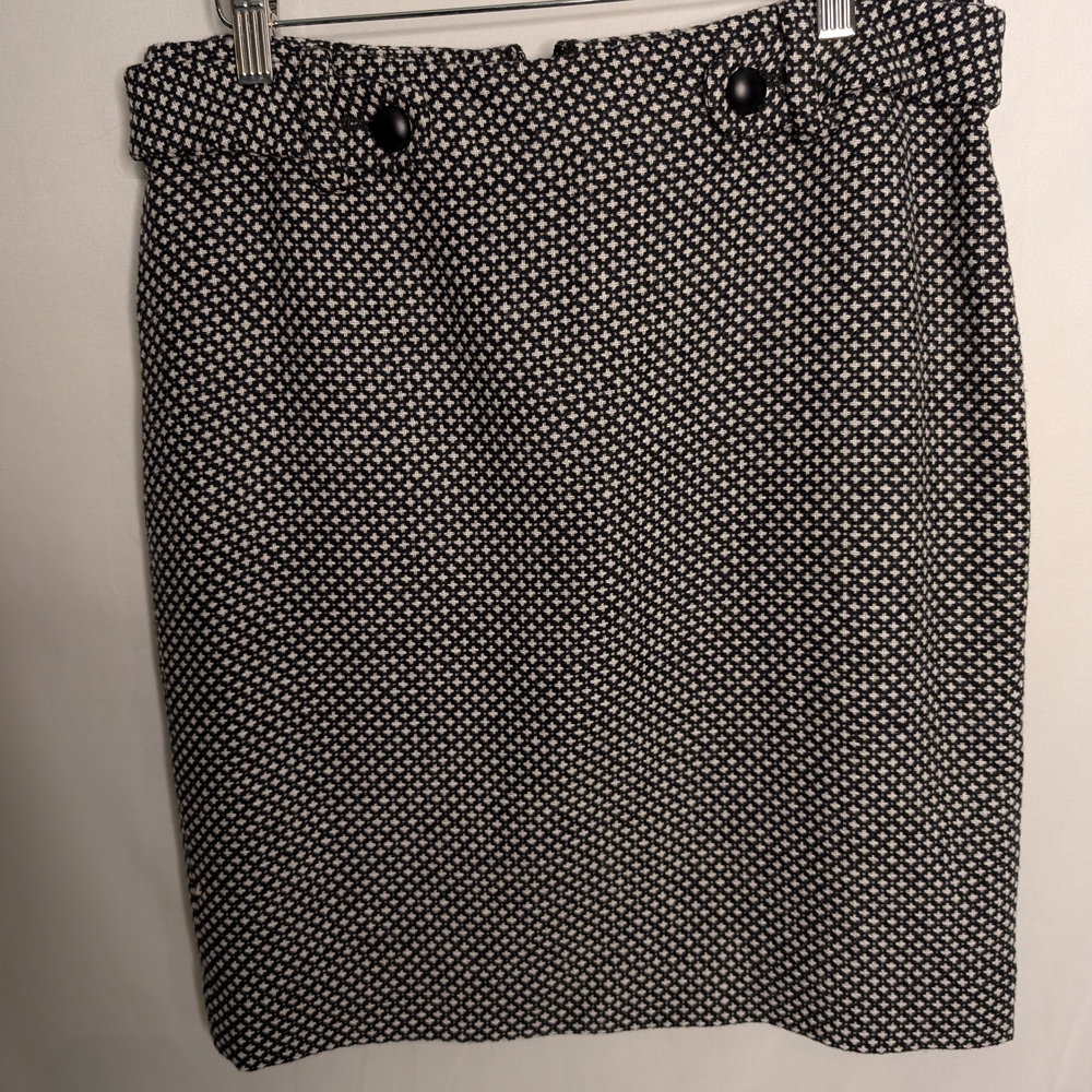 Chic Black and White Patterned Pencil Skirt